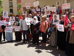 Evlatlarına Kavuşan İki Aile, Soluğu Eylemde Oldukları Çadırda Ailelerin Yanında Aldı