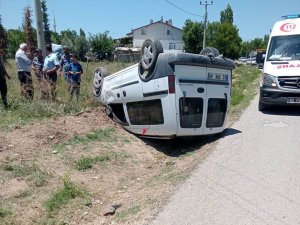Konya’da Hafif Ticari Araç Takla Attı: 2 Yaralı
