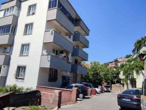 Ekmek Almaya Giderken Bacağından Vuruldu