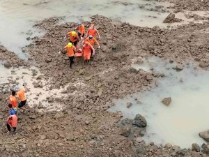 Hindistan’daki Heyelan Felaketinde Can Kaybı 26’ya Yükseldi