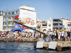 Red Bull Yağlı Direk Yarışması Çanakkale’de Gerçekleşti