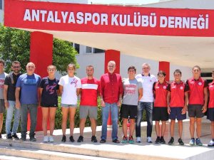 Şampiyon Sporcular Altınla Ödüllendirildi