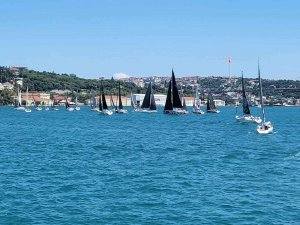 İ̇stanbul Boğazı’nda 25. Kez Düzenlenen Yat Yarışları Renkli Görüntülere Sahne Oldu