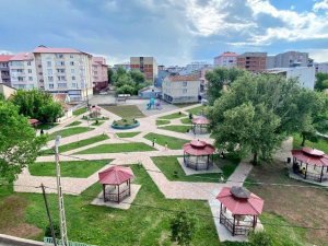 Ağrı Belediyesi Asfalt Serim Çalışmalarını Aralıksız Sürdürüyor