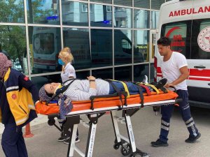 Yolun Karşısına Geçerken Aracın Çarptığı Kadın Yaralandı
