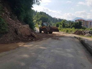 Yenice’de Heyelan Bölgelerinde Çalışmalar Sürüyor