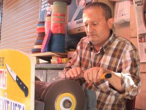 Kurban Bayramı Öncesi 60 Yıllık Bıçak Ustasından ‘İşi Bilene Gidin” Uyarısı