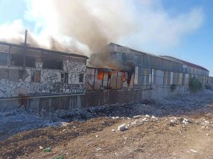 Mermer İşletmesi Şantiyesi Yangında Küle Döndü
