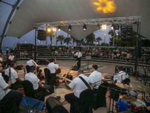 Mersin’de ’Yıldızların Altında’ Konseri