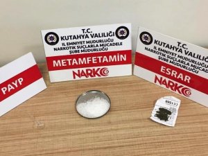Kütahya’da Bekçiler Şahsın Üzerinde Uyuşturucu Ele Geçirdi