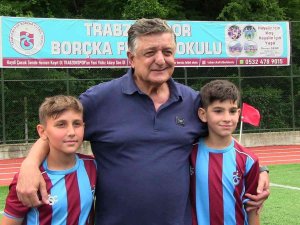 Yılmaz Vural, Borçka Trabzonspor Okulu’nu Ziyaret Etti