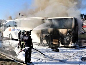 Otogara Yolcu Almaya Giden Şehirlerarası Yolcu Otobüsü Alev Alev Yandı