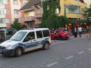 Polisin ’Dur’ İhtarına Uymayan Alkollü Şahıslar Gözaltına Alındı