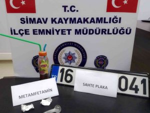 Simav’da Sahte Plakalı Araçta Uyuşturucu Ele Geçirildi