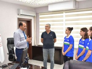 Gün, Türkiye Badminton Şampiyonlarını Misafir Etti