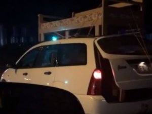 Mobilyaları Otomobilin Tavanında Taşıdılar