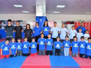 Yunusemre’de Çocuk Ve Gençler Wushu Öğreniyor