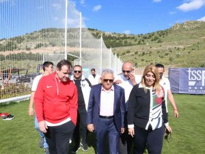 Başkan Büyükkılıç’tan Kayserispor Kampına Ziyaret