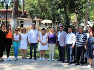 Denizlisporlu Kadınlardan Renkli 1. Yaş Kutlaması