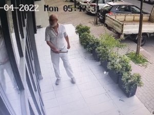 İ̇stanbul’da Çekiçli Eski Çalışan Dehşeti Kamerada: Ortalığı Savaş Alanına Çevirdi
