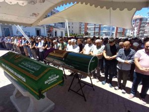Trafik Kazasında Hayatını Kaybeden 5 Gence Acı Veda