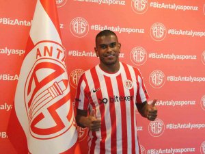 Antalyaspor’dan 3 İmza Birden