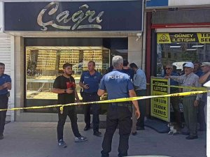 Konya’da Kuyumcu Komşusunun Oğlu Tarafından Silahla Vuruldu