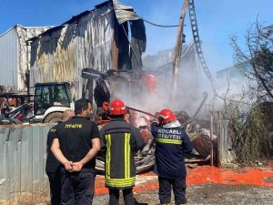 Boya Fabrikasında Çıkan Yangın, Uzun Uğraşlar Neticesinde Söndürüldü