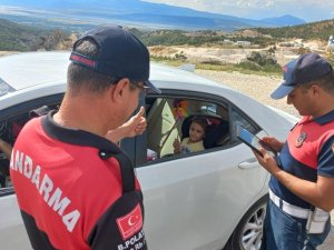 Burdur’da Jandarma Ekiplerinden Trafik Denetimi