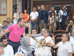 Akdeniz Belediye Meclisi’nde ’Pkk’ Gerginliği
