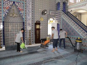 Yunusemre’de İbadethaneler Bayrama Hazırlanıyor