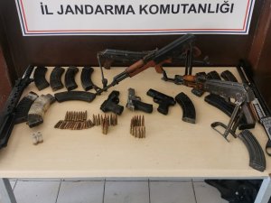 Eve Saldırı Düzenleyen Zanlılar Silahlarıyla Birlikte Yakalandı