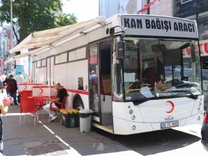 Vatandaşlar Kan Bağışlayarak Hayat Kurtarıyor