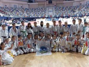Sakarya Büyükşehir Sporcularından Başarı: Uluslararası Turnuvada Tam 15 Madalya