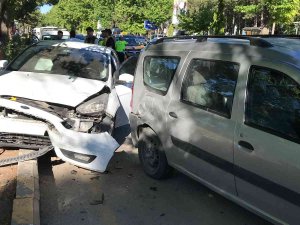 Elazığ’da Zincirleme Trafik Kazası: 3 Yaralı