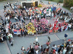 Yalova Uluslararası 2. Yürüyen Köşk Müzik Ve Dans Çocuk Festivali Başladı