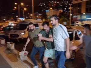 Markette Tartıştığı Ortağını Boğazından Bıçaklayarak Öldürdü