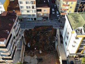 Üsküdar’da İstinat Duvarı Çöktü, Alan Havadan Görüntülendi