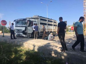 Tuzluca’da Trafik Kazası: 2 Yaralı