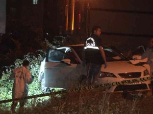 Arnavutköy’de Araç İçerisinde Bulunan Aileye Silahlı Saldırı: 1 Ölü 2 Yaralı