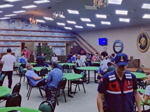 İ̇zmir’de Kumar Operasyonu: 87 Kişi Suçüstü Yakalandı