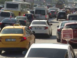 Trafikten Kaçmak İçin Kaldırımdan Giden “Uyanık” Sürücüler Kamerada