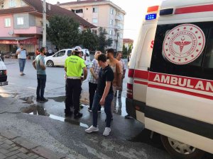 Hafifi Ticari Araç İle Otomobil Kafa Kafaya Çarpıştı: 1 Yaralı