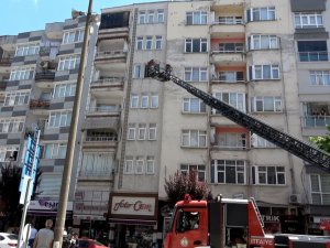 Ocakta Unutulan Yemek İtfaiyeyi Alarma Geçirdi
