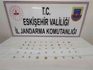 Saman Yüklü Tırda Taşınan 46 Sikke Ele Geçirildi