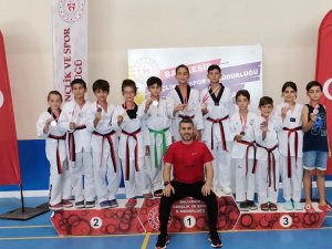 Ayvalıklı Sporcular Madalyaya Doymuyor