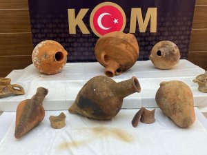 Balık Restoranına Amfora Operasyonu: 11 Tarihi Eser Ele Geçirildi