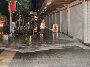 Diyarbakır’da Cadde Ve Kaldırımlarda Bayram Temizliği
