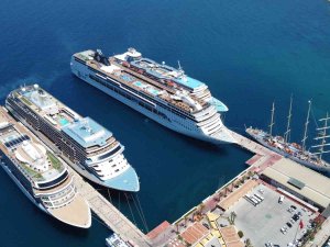 Kuşadası’na Beş Gemi Birden Yanaştı