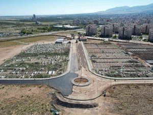 Hıdırlık Mezarlığındaki Çalışma Devam Ediyor